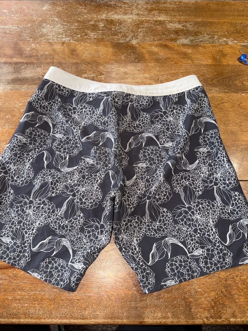 Vuori Infinity Boardshort SZ 32 EUC.  Summer beach coastal gym sporty style 383